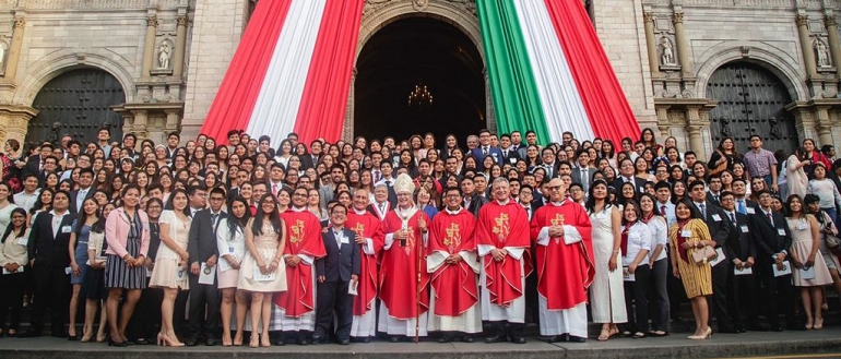 Estudiantes villarrealinos participan en ceremonia de confirmación en Catedral de Lima