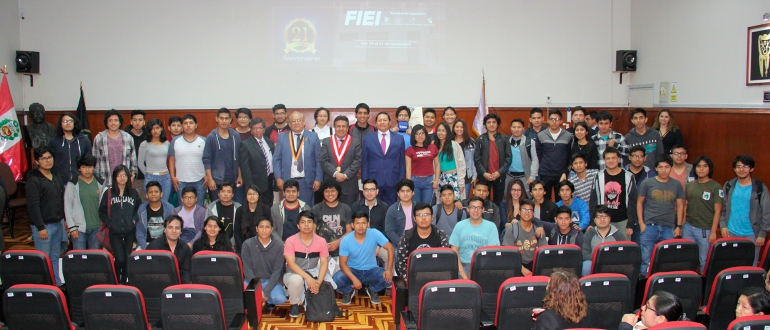 Facultad de Ingeniería Electrónica e Informática celebró su vigésimo primer aniversario